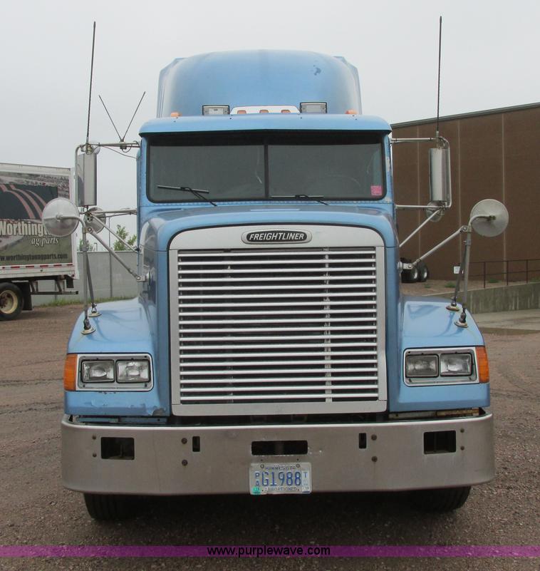 image for item I6196 1998 Freightliner FLD120 semi truck