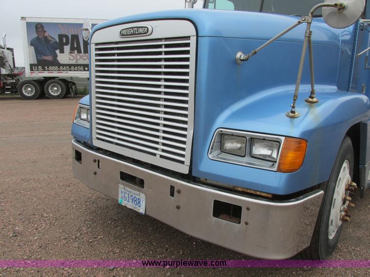 image for item I6196 1998 Freightliner FLD120 semi truck