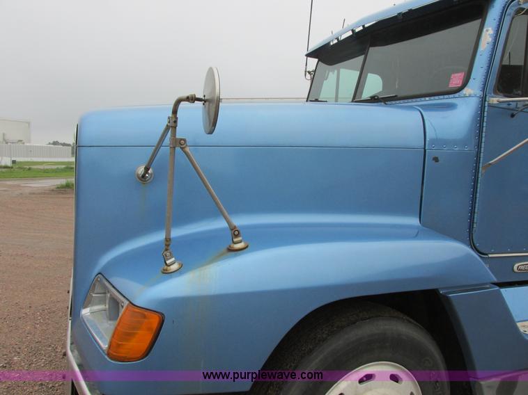 image for item I6196 1998 Freightliner FLD120 semi truck