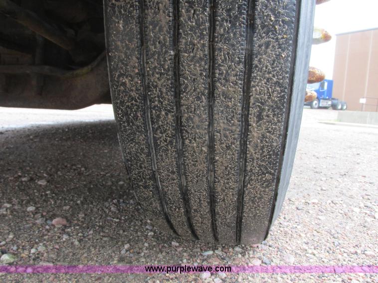 image for item I6196 1998 Freightliner FLD120 semi truck