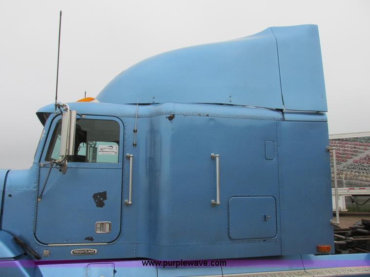 image for item I6196 1998 Freightliner FLD120 semi truck