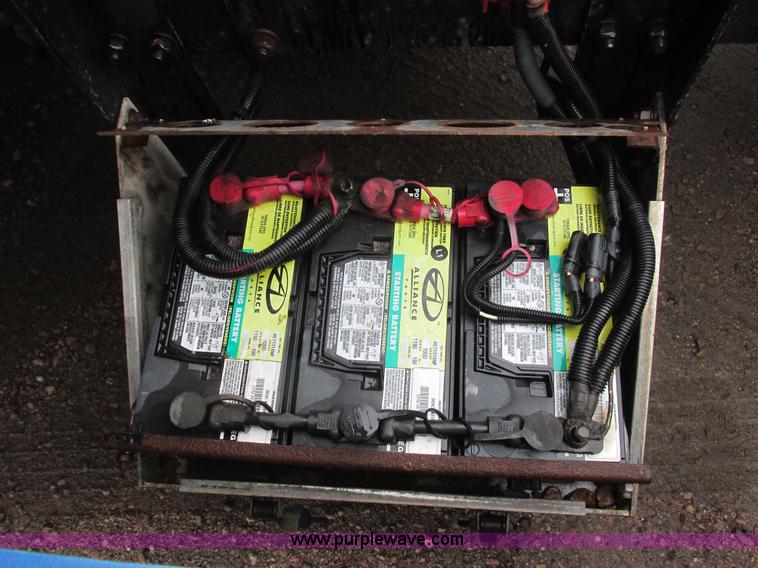 image for item I6196 1998 Freightliner FLD120 semi truck