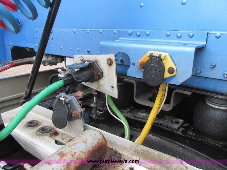 image for item I6196 1998 Freightliner FLD120 semi truck