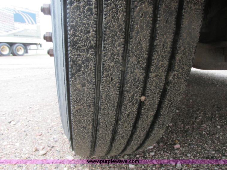 image for item I6196 1998 Freightliner FLD120 semi truck