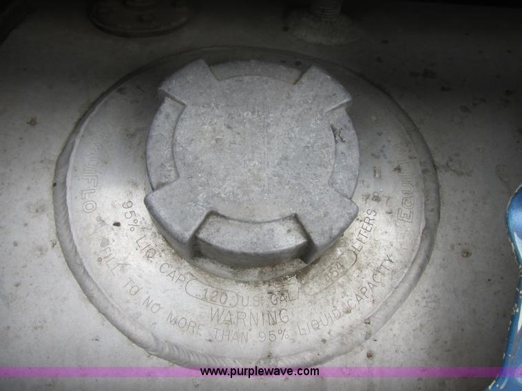 image for item I6196 1998 Freightliner FLD120 semi truck