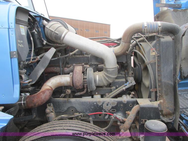 image for item I6196 1998 Freightliner FLD120 semi truck