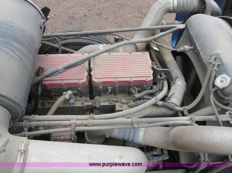 image for item I6196 1998 Freightliner FLD120 semi truck