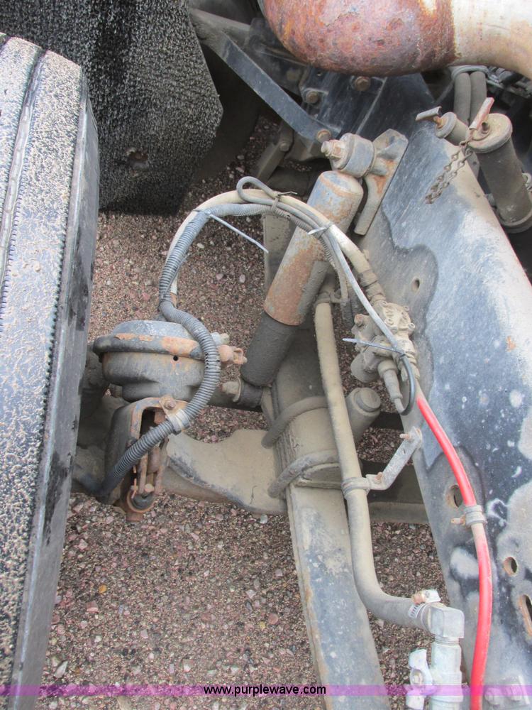 image for item I6196 1998 Freightliner FLD120 semi truck