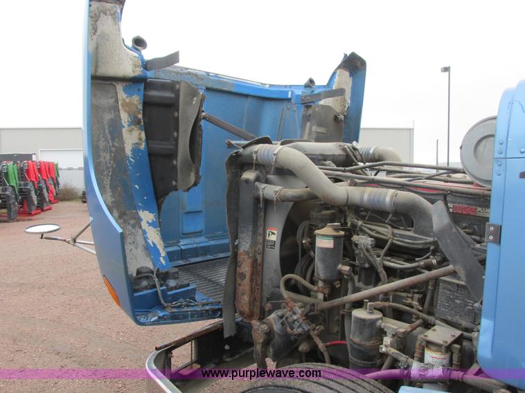 image for item I6196 1998 Freightliner FLD120 semi truck