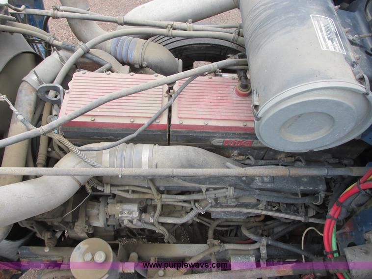 image for item I6196 1998 Freightliner FLD120 semi truck