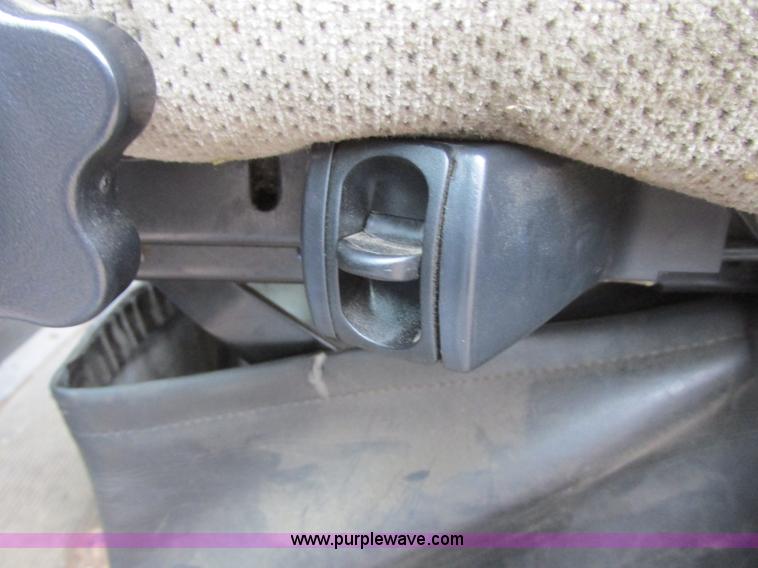 image for item I6196 1998 Freightliner FLD120 semi truck