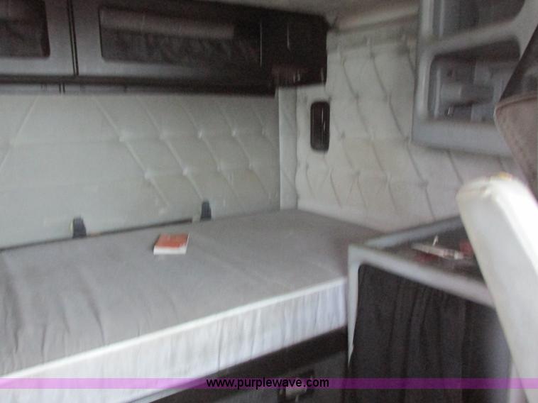 image for item I6196 1998 Freightliner FLD120 semi truck