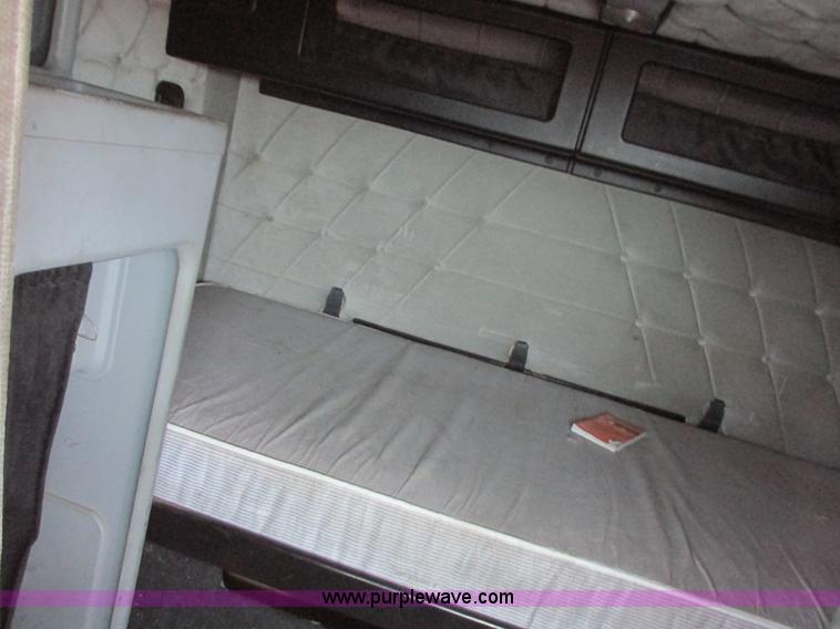 image for item I6196 1998 Freightliner FLD120 semi truck