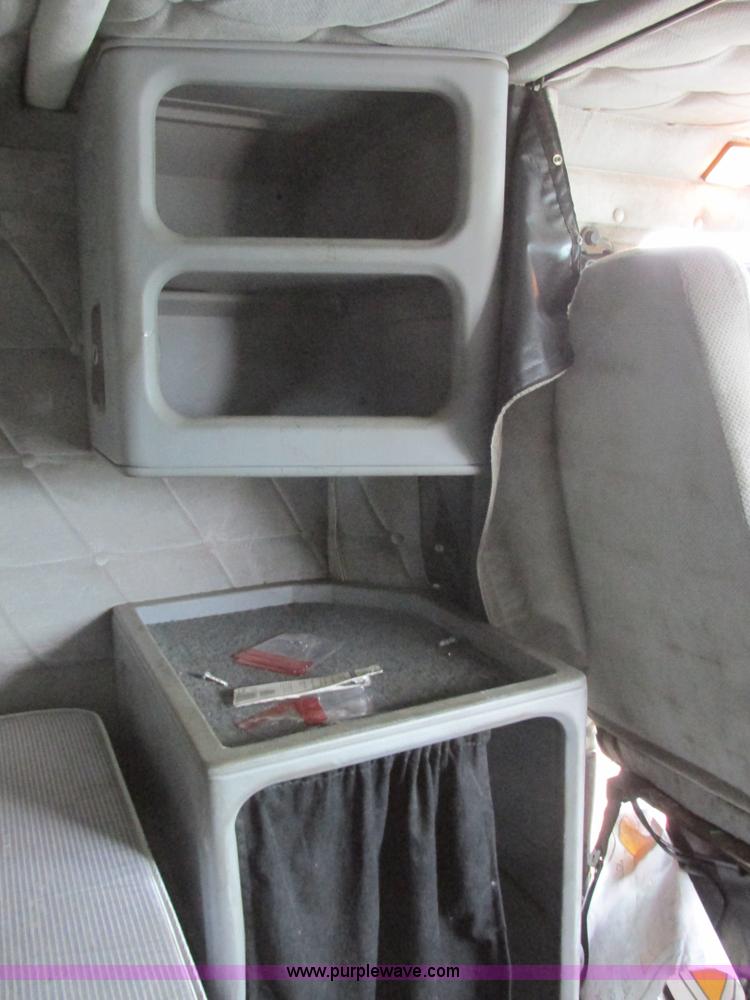 image for item I6196 1998 Freightliner FLD120 semi truck