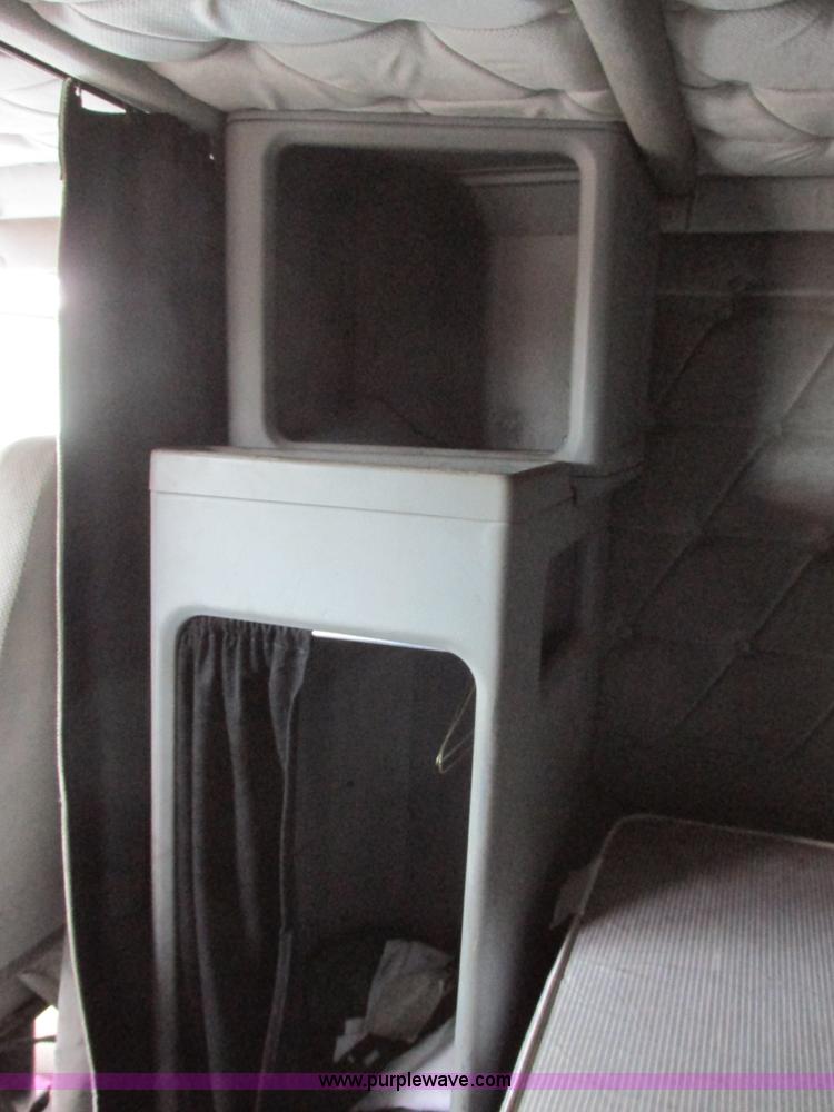 image for item I6196 1998 Freightliner FLD120 semi truck