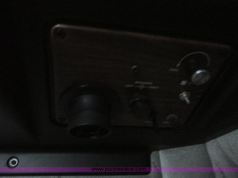 image for item I6196 1998 Freightliner FLD120 semi truck