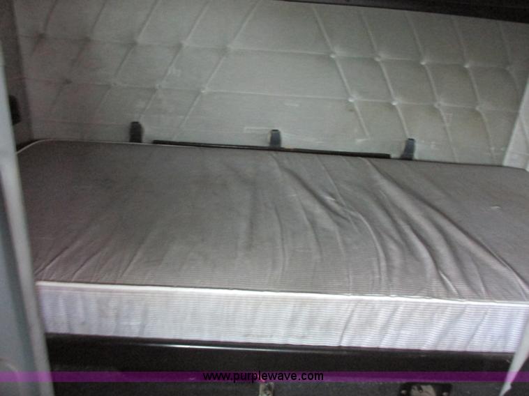 image for item I6196 1998 Freightliner FLD120 semi truck