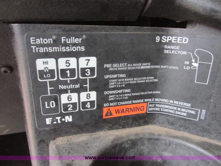 image for item I6196 1998 Freightliner FLD120 semi truck