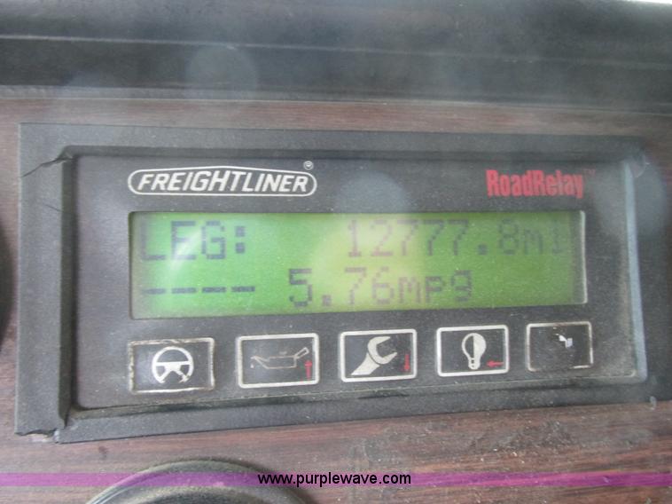 image for item I6196 1998 Freightliner FLD120 semi truck