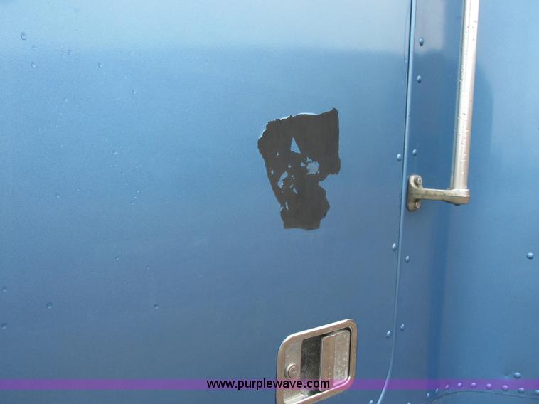 image for item I6196 1998 Freightliner FLD120 semi truck