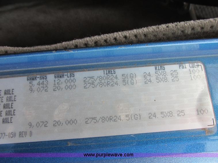 image for item I6196 1998 Freightliner FLD120 semi truck