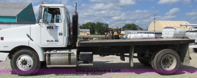 image for item I8962 1998 Volvo WG flatbed truck