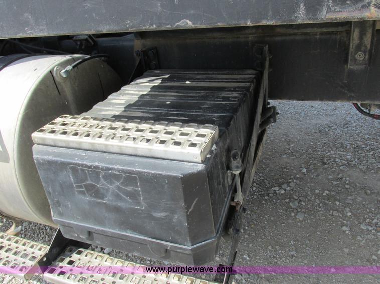 image for item I8962 1998 Volvo WG flatbed truck