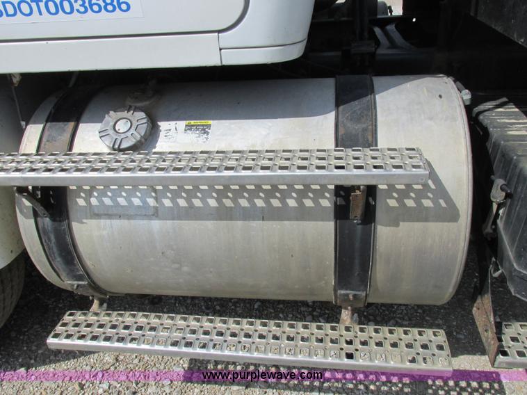 image for item I8962 1998 Volvo WG flatbed truck