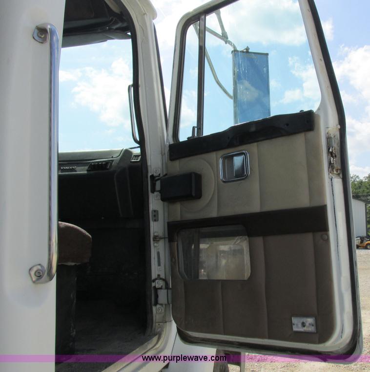 image for item I8962 1998 Volvo WG flatbed truck