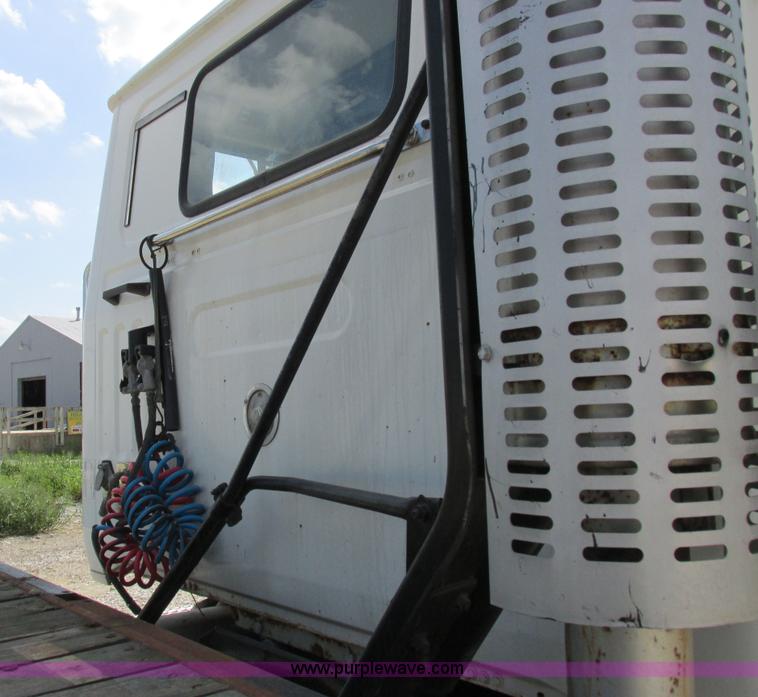 image for item I8962 1998 Volvo WG flatbed truck