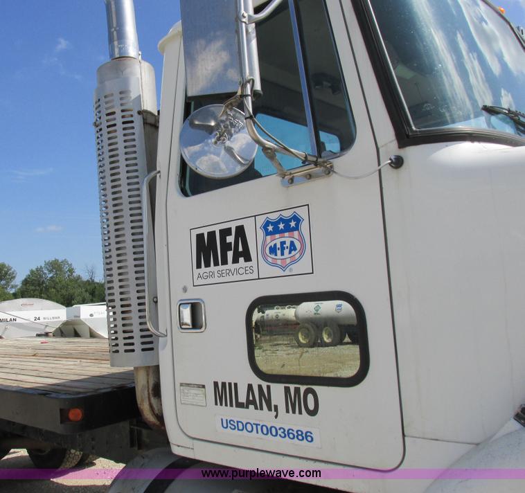 image for item I8962 1998 Volvo WG flatbed truck