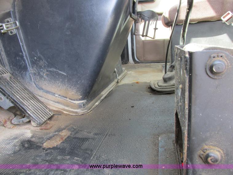 image for item I8962 1998 Volvo WG flatbed truck