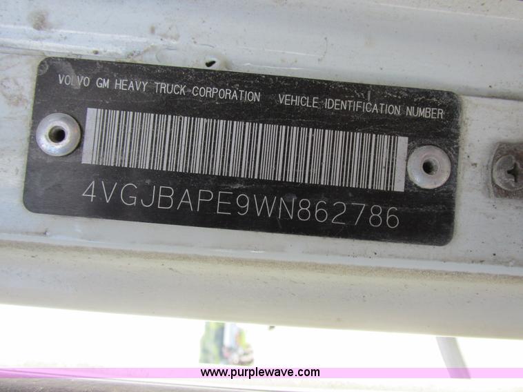 image for item I8962 1998 Volvo WG flatbed truck