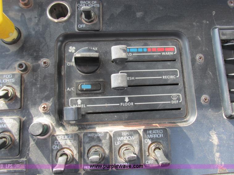 image for item I8962 1998 Volvo WG flatbed truck