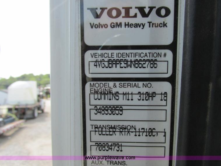 image for item I8962 1998 Volvo WG flatbed truck