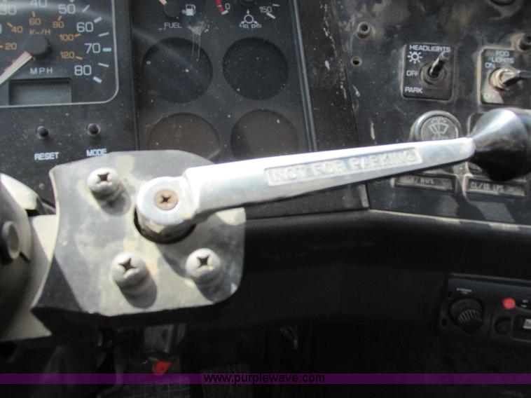 image for item I8962 1998 Volvo WG flatbed truck