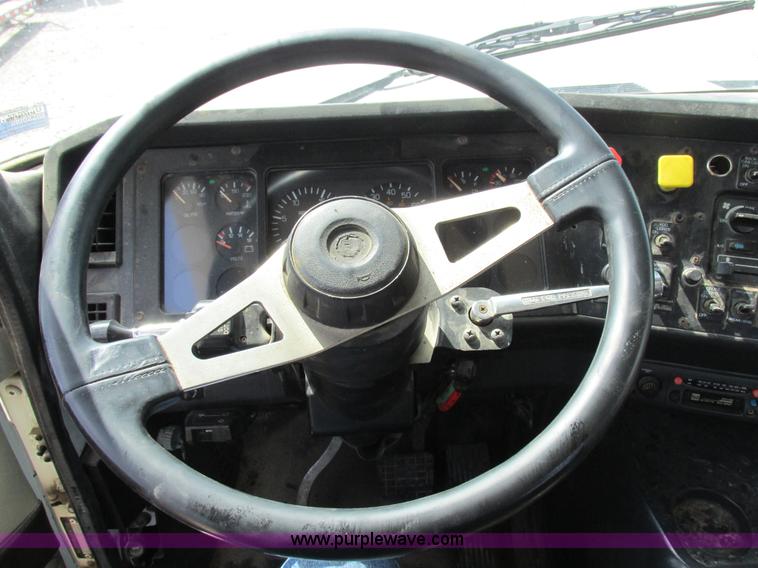 image for item I8962 1998 Volvo WG flatbed truck