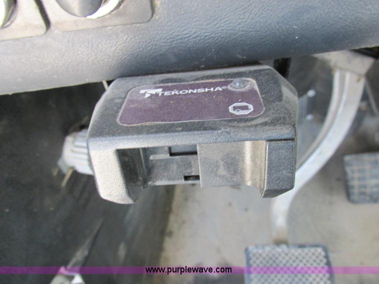 image for item I8962 1998 Volvo WG flatbed truck