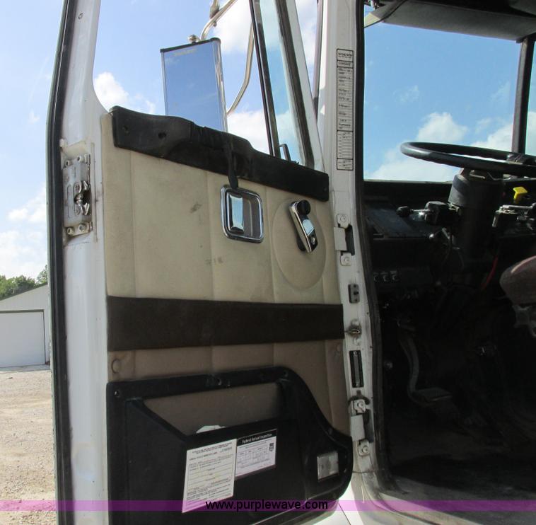 image for item I8962 1998 Volvo WG flatbed truck