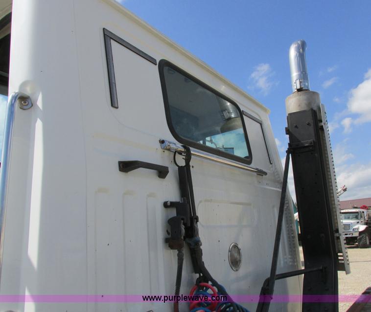 image for item I8962 1998 Volvo WG flatbed truck