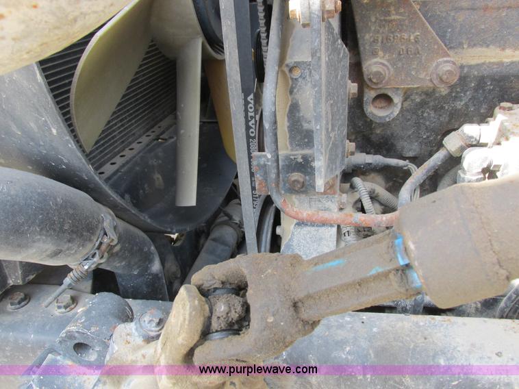 image for item I8962 1998 Volvo WG flatbed truck