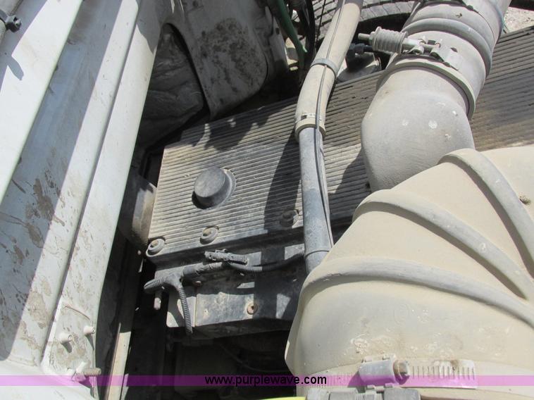 image for item I8962 1998 Volvo WG flatbed truck