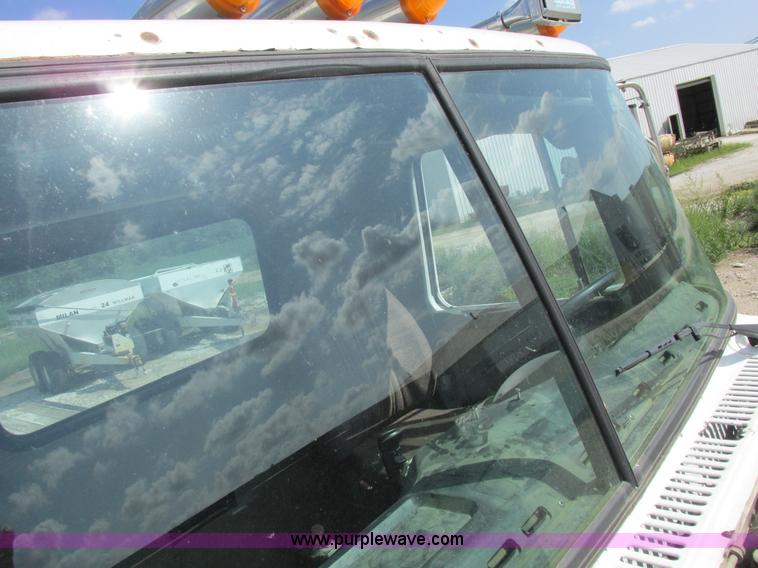 image for item I8962 1998 Volvo WG flatbed truck