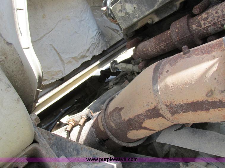 image for item I8962 1998 Volvo WG flatbed truck