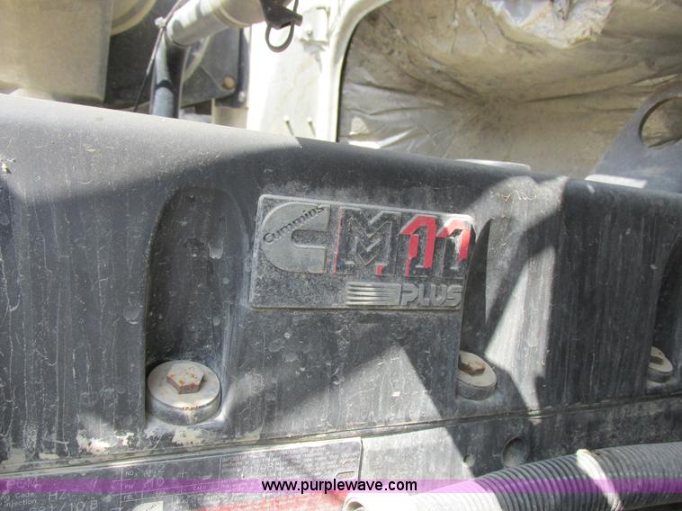 image for item I8962 1998 Volvo WG flatbed truck