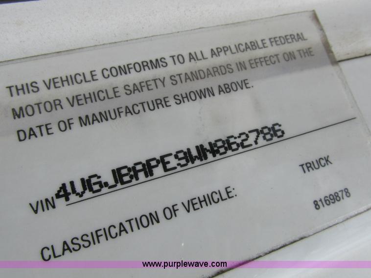 image for item I8962 1998 Volvo WG flatbed truck