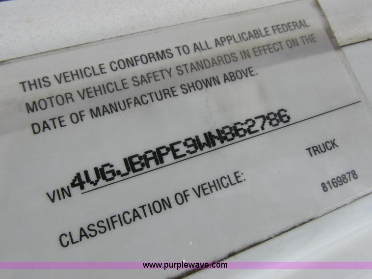 image for item I8962 1998 Volvo WG flatbed truck