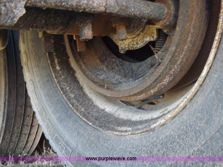 image for item I9074 1992 Flowboy chain bottom trailer