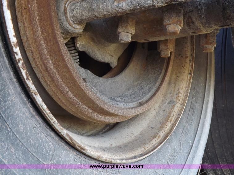 image for item I9074 1992 Flowboy chain bottom trailer