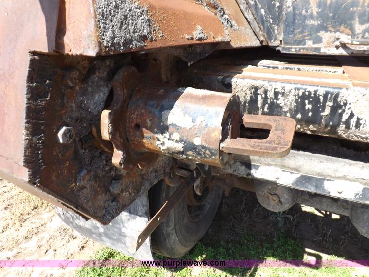 image for item I9074 1992 Flowboy chain bottom trailer